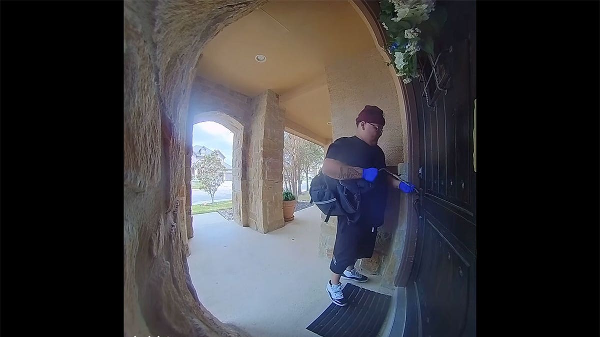 Bexar County suspect with prybar