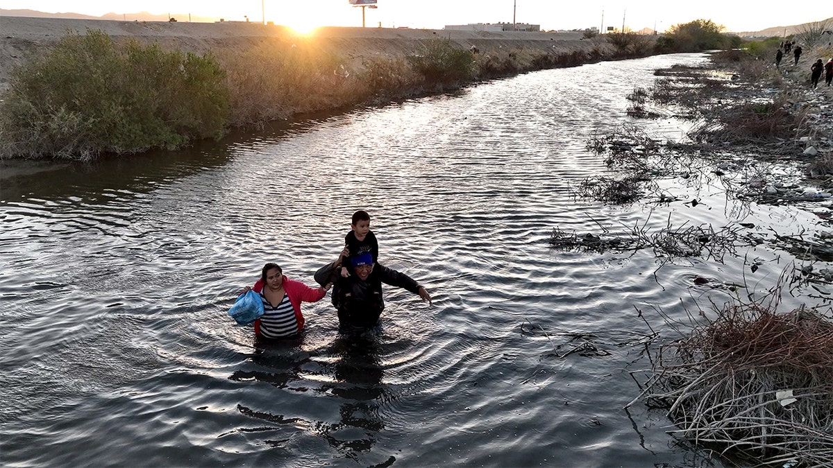 Migrants southern border