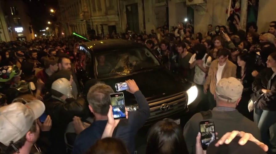 WATCH: Protesters take to the streets as Georgia parliament advances 'foreign agent' bill