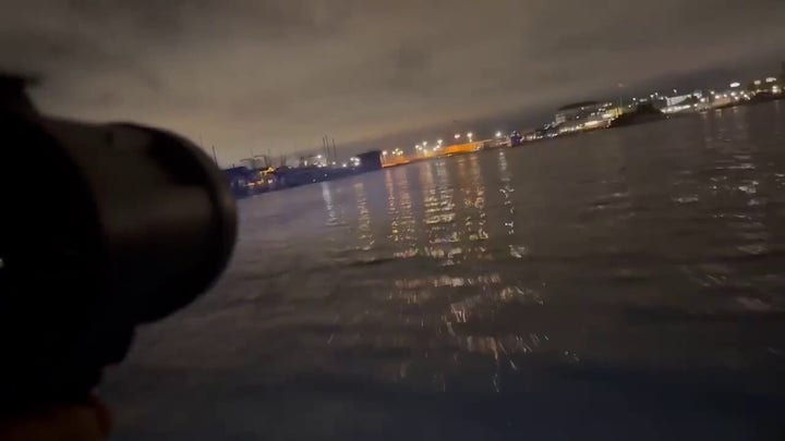 Alameda residents chase suspected pirates