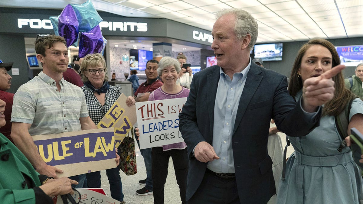 Sen. Chris Van Hollen in El Salvador