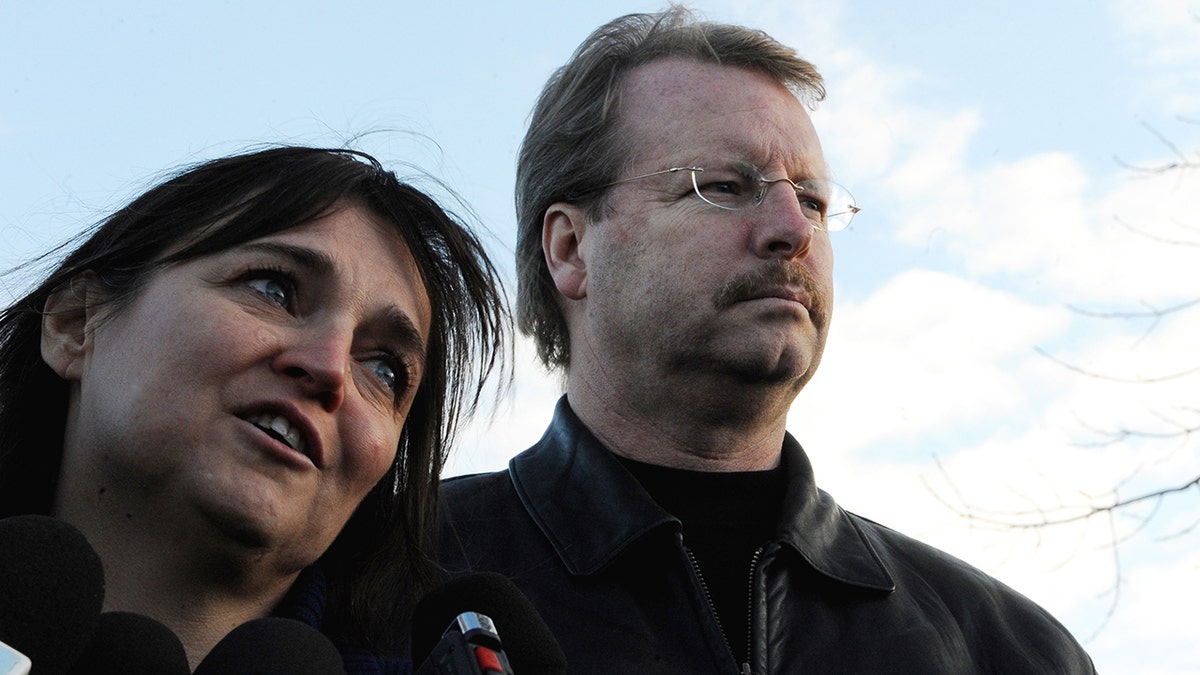 A close-up of Amanda Knox's parents speaking to the media.