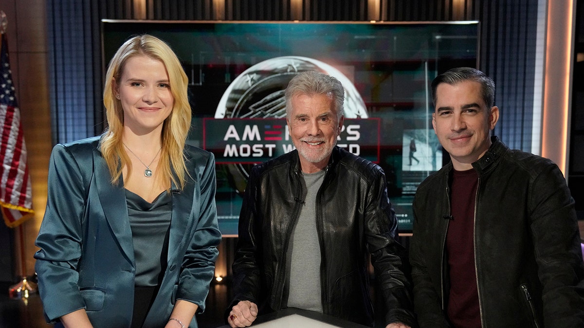 Elizabeth Smart smiling next to John Walsh and his son Callahan.