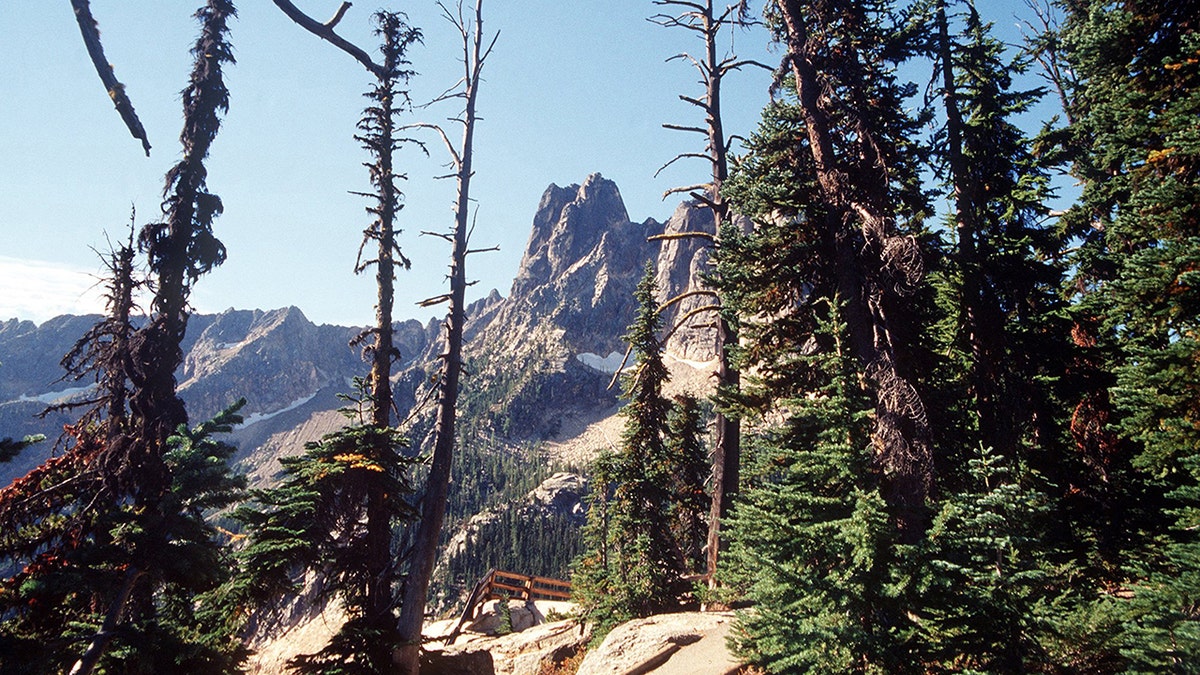 north-cascades-early-winters-spire