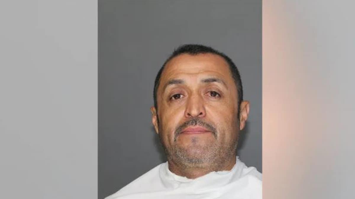 Homero Salinas, 47