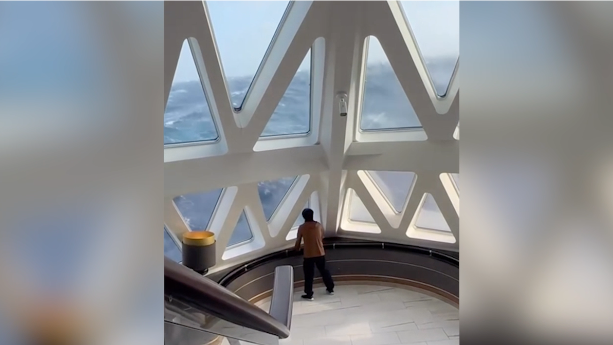 Cruise ship sails through Drake Passage
