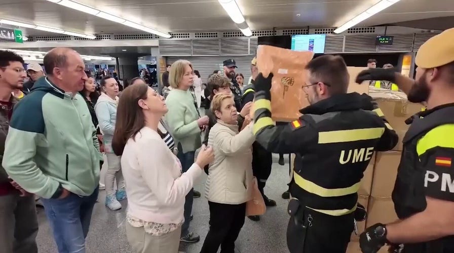 Supplies given to people stuck in Madrid train station during power outage