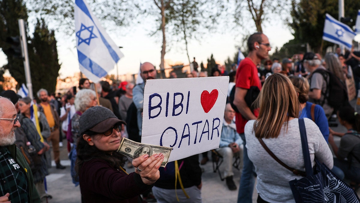 Protesters demonstrate against Prime Minister Netanyahu