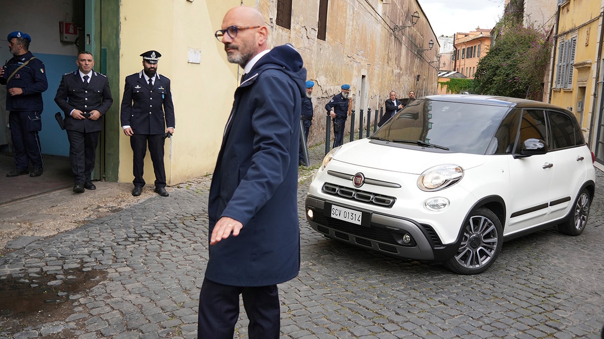 Security detail ushers in Pope Francis to Rome prison