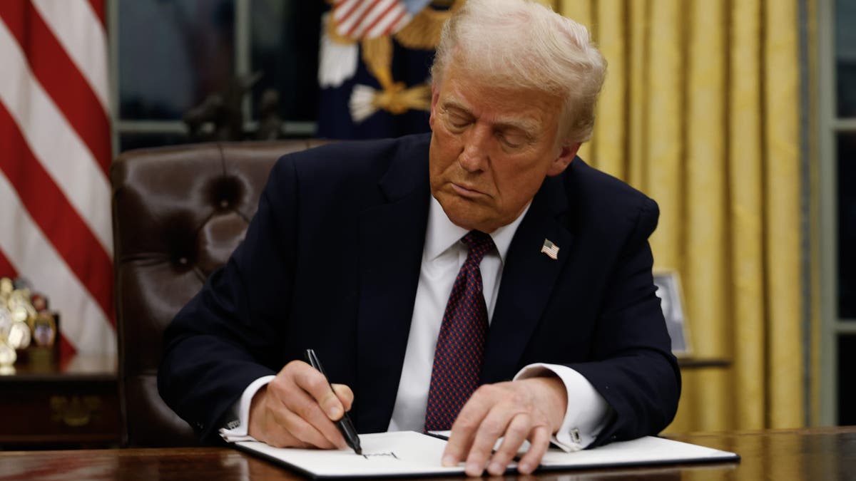 Trump signing order