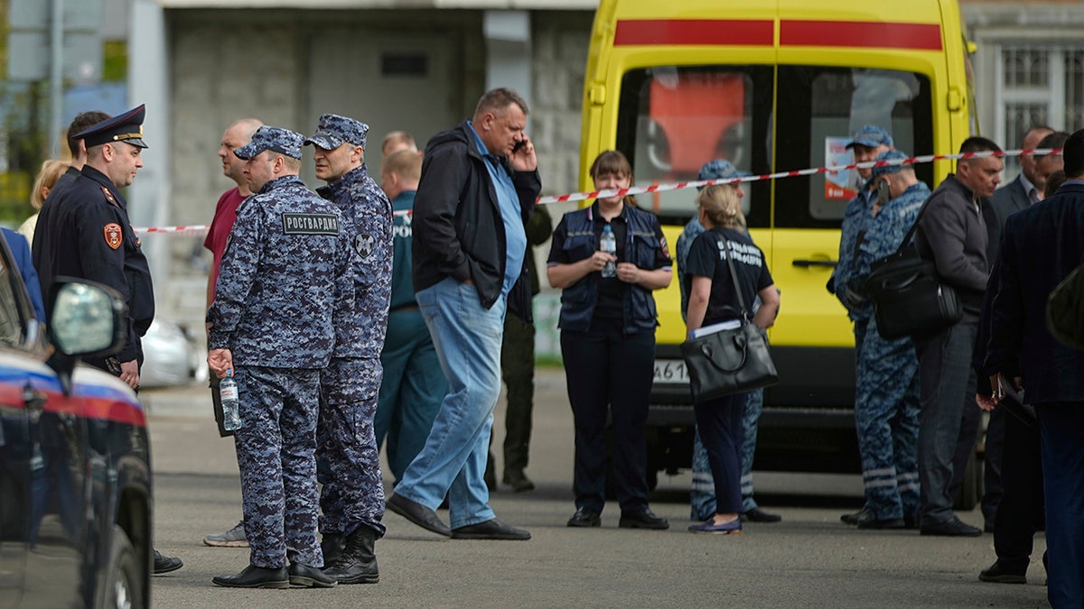 Investigators arrive at scene of Russia car bombing
