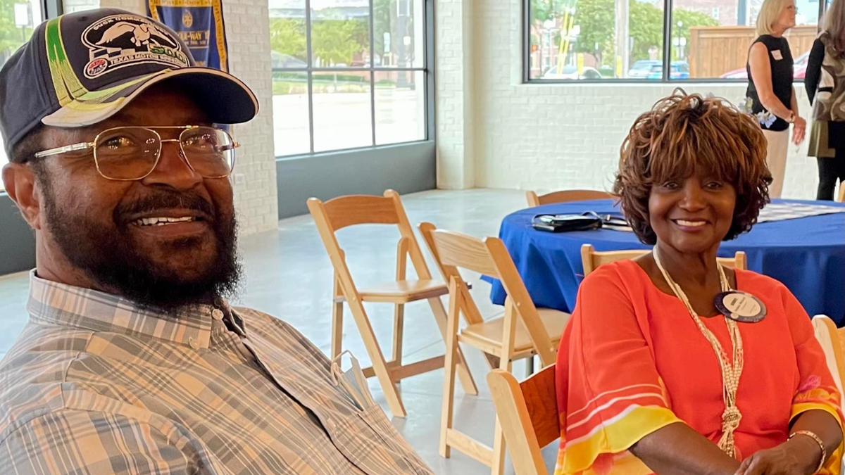 Denton County Commissioner Bobbie Mitchell (R) and Fred Mitchell (L) sit at a Lewisville Noon Rotary dinner.