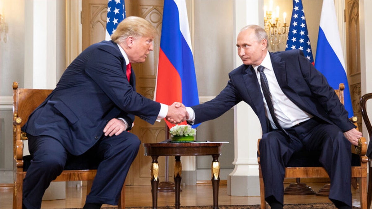 donald trump and vladamir putin sitting and shaking hands