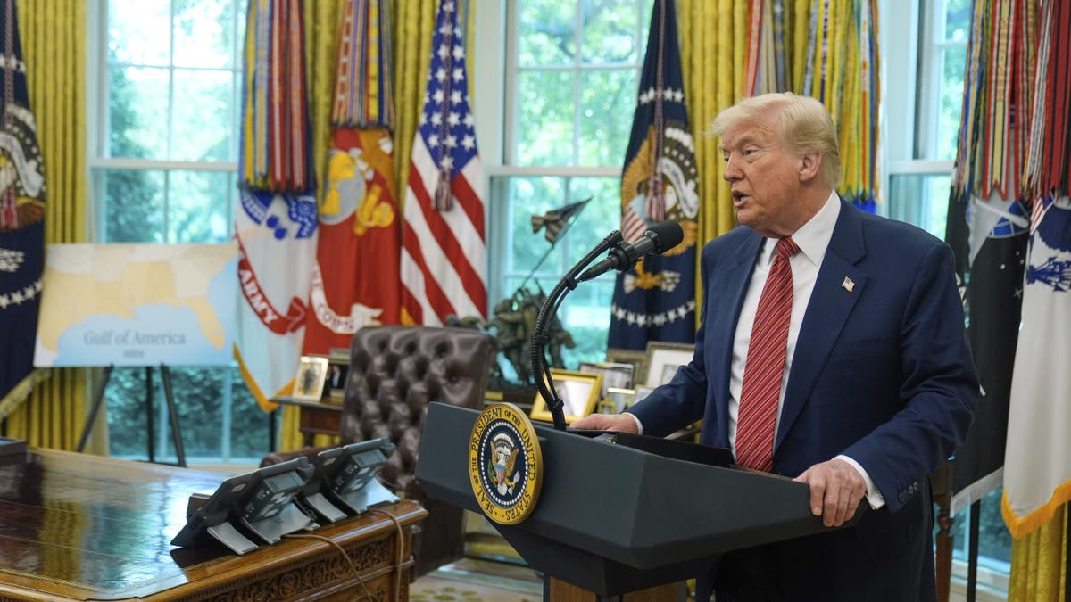 Trump in Oval Office