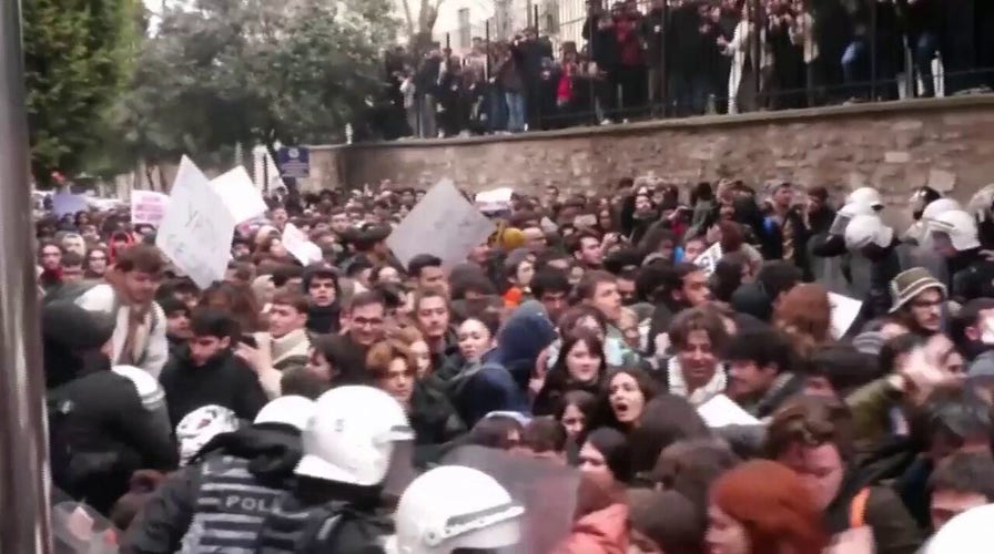 Students clash with police over detention of Istanbul mayor