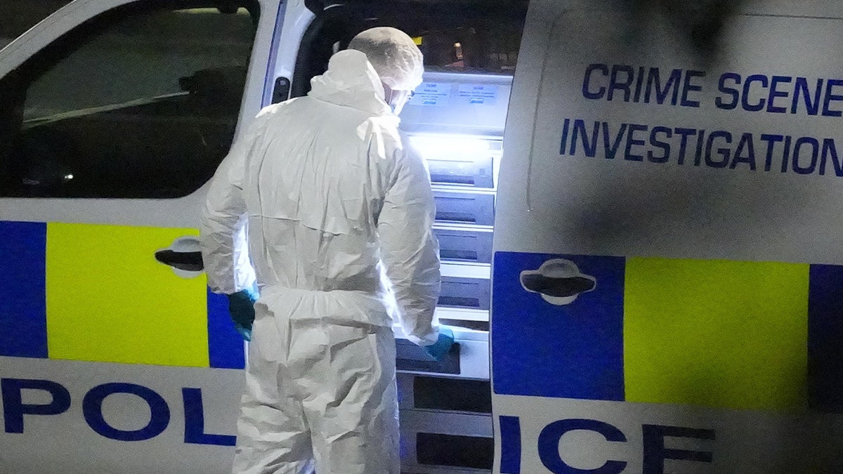 UK police investigate knife crime
