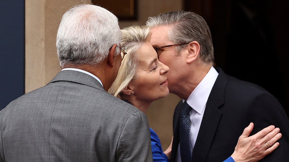 Starmer kisses Von Der Leyen's cheek in London greeting
