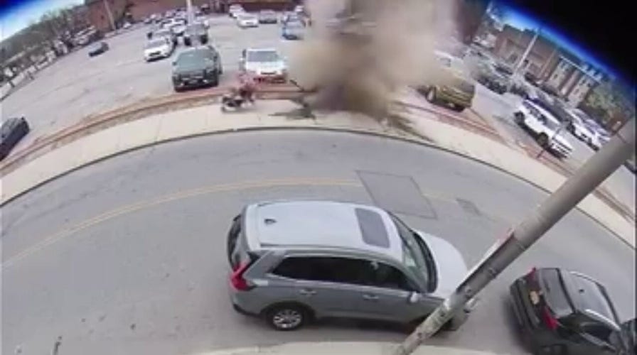 New York woman, children narrowly avoid manhole explosion