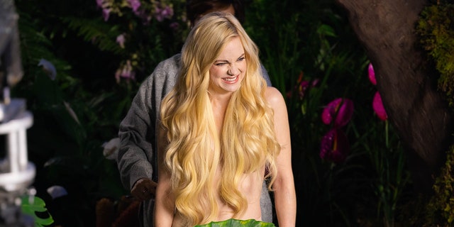Anna Faris revealed while she was nude, she found "security in the massive amount of hair" she wore for the commercial.