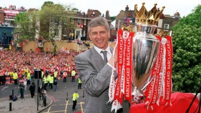 Wenger holds the Premier League trophy at Islington Town Hall on May 19, 2004.
