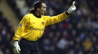 2 Mar 2002:  David Seaman of Arsenal in action during the FA Barclaycard Premiership match between Newcastle United and Arsenal played at St James Park, in Newcastle, England. Arsenal won the match 2-0. DIGITAL IMAGE.  Mandatory Credit: Laurence Griffiths/Getty Images