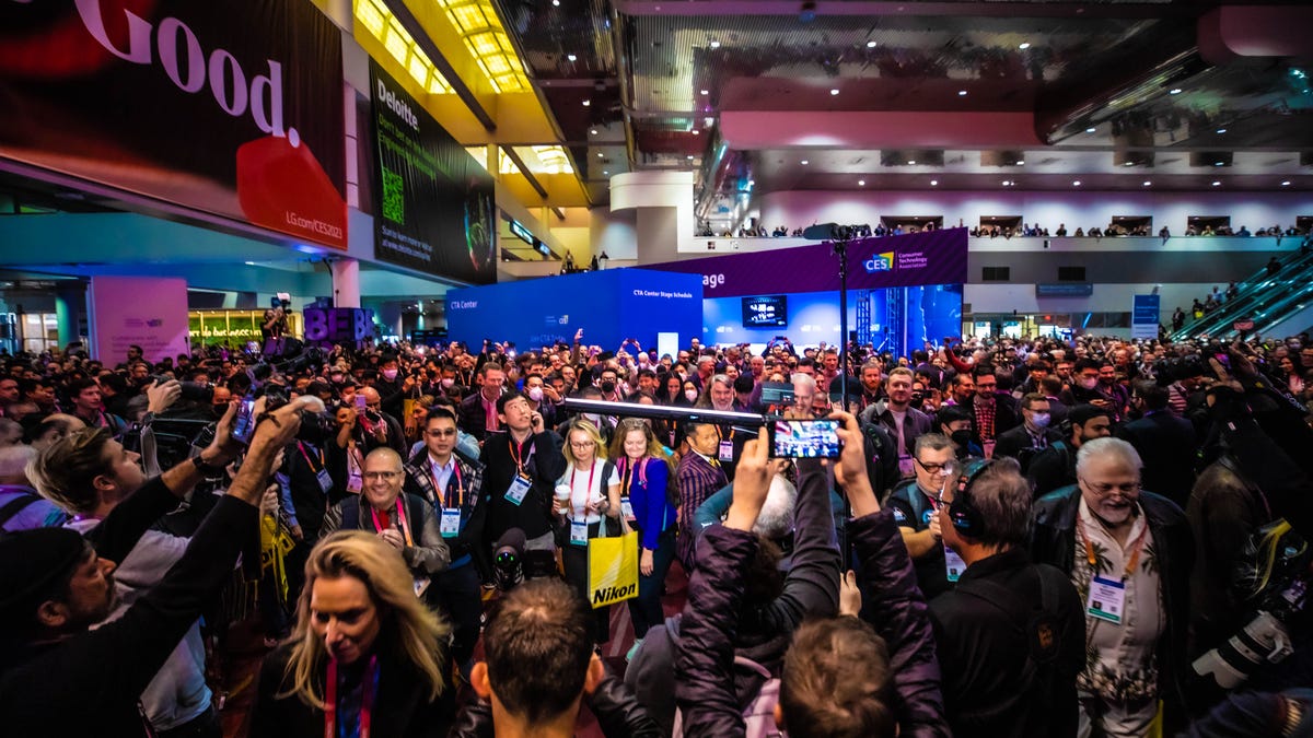 Crowds at CES 2023