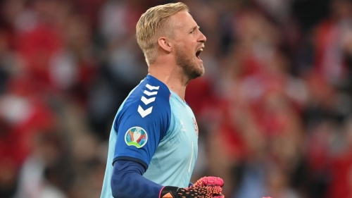 COPENHAGEN, DENMARK - JUNE 21: Kasper Schmeichel of Denmark celebrates following their side's victory in the UEFA Euro 2020 Championship Group B match between Russia and Denmark at Parken Stadium on June 21, 2021 in Copenhagen, Denmark. (Photo by Stuart Franklin/Getty Images)