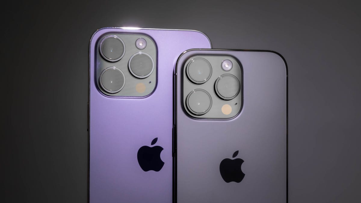 Apple iPhone 14 Pro Max at left and iPhone 14 Pro