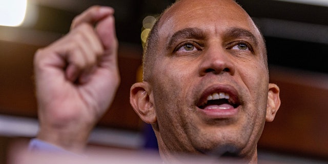 Rep. Hakeem Jeffries has received support from all 212 Democrats as McCarthy struggles to reach the required 218 to earn the speaker's gavel.
