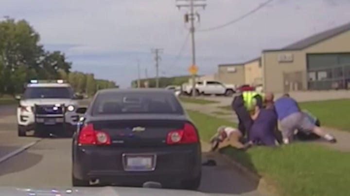Good Samaritans assist Ohio police in traffic stop gone wrong