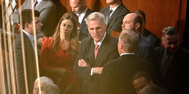 US Representative Kevin McCarthy (R-CA) (C) reacts during a conversation as voting continues for new speaker at the US Capitol in Washington, DC, on January 5, 2023. - The US House of Representatives plunged deeper into crisis Thursday as Republican favorite Kevin McCarthy failed again to win the speakership -- entrenching a three-day standoff that has paralyzed the lower chamber of Congress. 