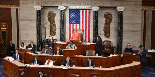 House Clerk Cheryl Johnson presides as voting continues for new speaker at the US Capitol in Washington, DC, on January 5, 2023. - The US House of Representatives plunged deeper into crisis Thursday as Republican favorite Kevin McCarthy failed again to win the speakership -- entrenching a three-day standoff that has paralyzed the lower chamber of Congress. 