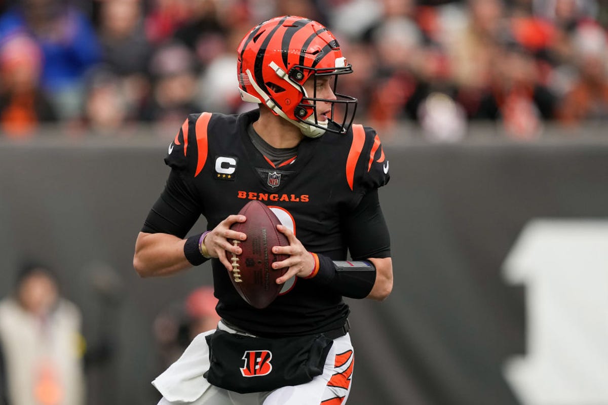 Cincinnati Bengals quarterback Joe Burrow drops back to pass