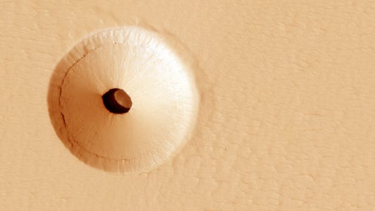 marshole2r-hirise-2560