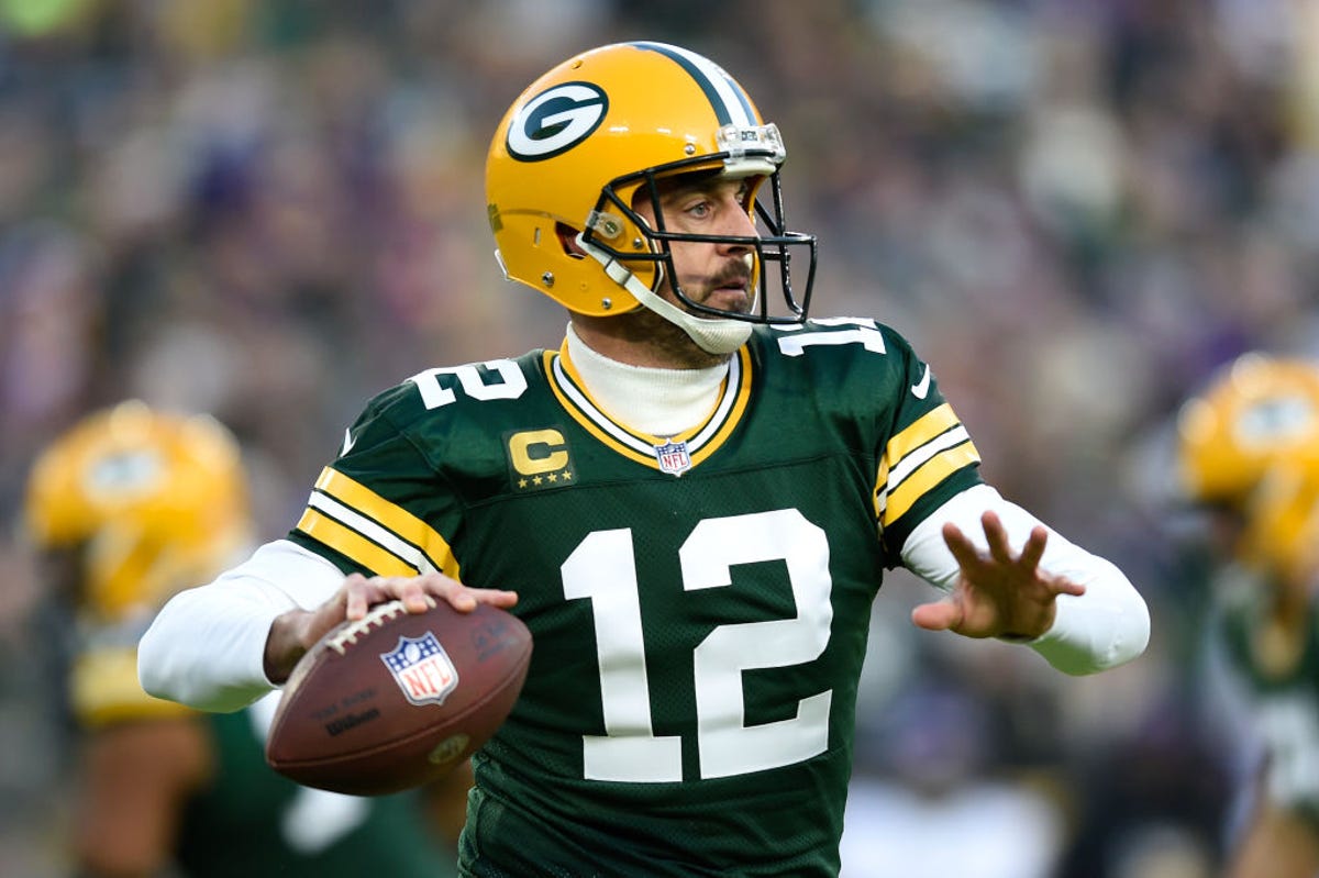 Aaron Rodgers looks to lead the Green Bay Packers to the playoffs.
