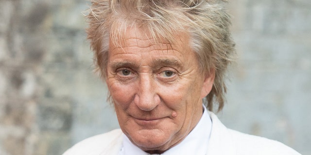 Rod Stewart has two living sisters.