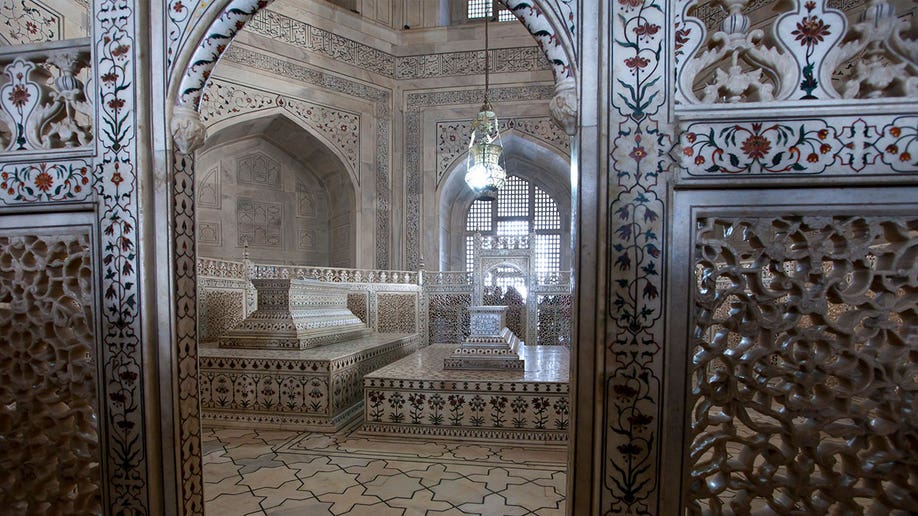Taj Mahal tombs 