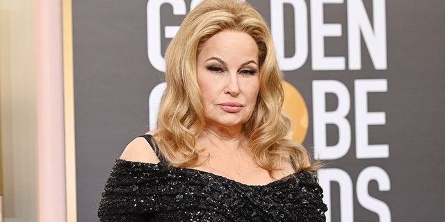 Jennifer Coolidge received a standing ovation and took home her first Golden Globe Award.