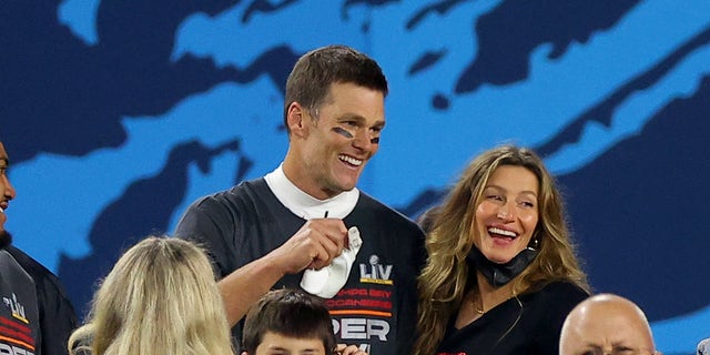 Tom Brady and his family, including now ex-wife Gisele Bündchen, celebrate on the field after his 7th Super Bowl win.