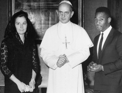 Pelé and his first wife, Rosemeri, meet Pope Paul VI while visiting the Vatican in 1966. The newlywed couple had been honeymooning in Germany, Austria and Italy.