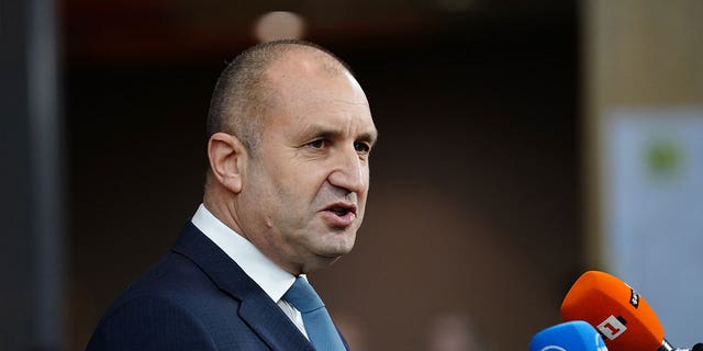 Because Bulgaria’s major political groups failed to form a coalition government, President Rumen Radevon is calling for early parliamentary elections.