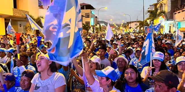Supporters of Ecuadorian mayoral candidate Omar Menéndez take to the streets two days ahead of the election.