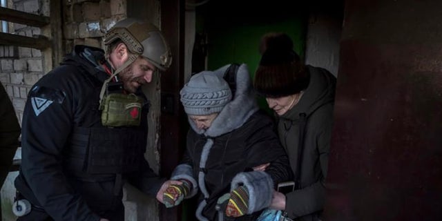 Volunteers help in Ukraine.