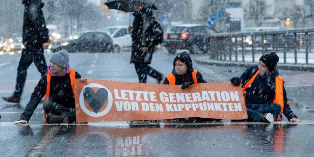 The mayor of Hannover, Germany, has brokered a deal with local climate protestors to make them stop blocking roads.