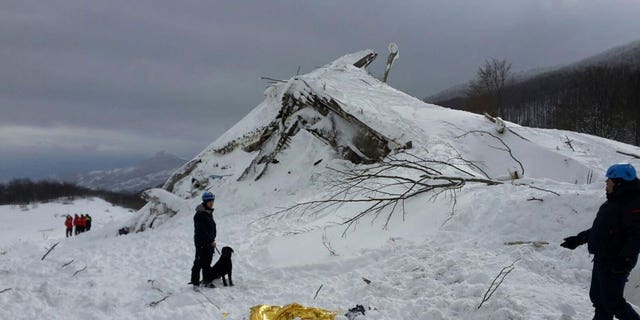 25 out of 30 defendants were acquitted in a trial over an avalanche that buried an Italian hotel.