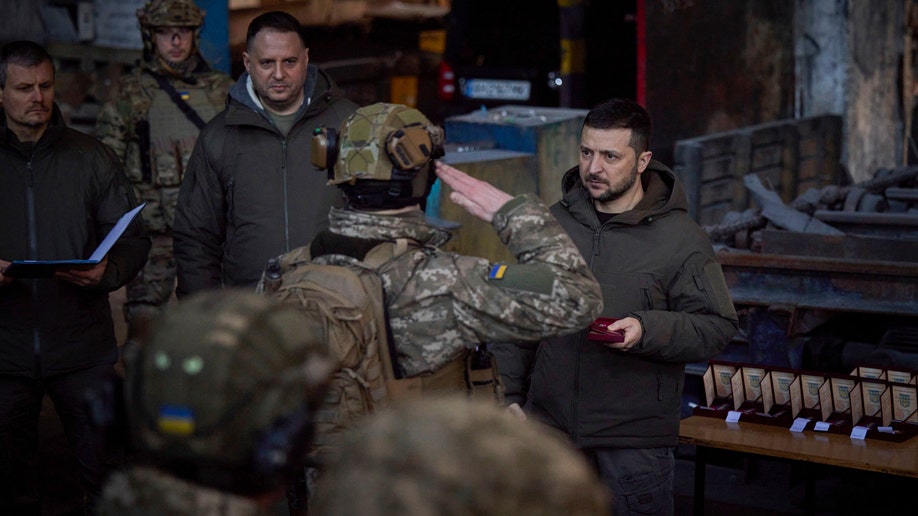 Zelenskyy visits with Ukrainian troops on frontlines in Bakhmut