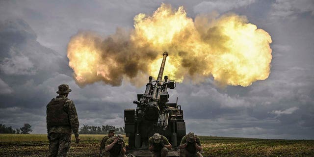 Ukrainian servicemen fire with a French self-propelled 155 mm/52-calibre gun Caesar towards Russian positions at a front line in the eastern Ukrainian region of Donbas on June 15, 2022.