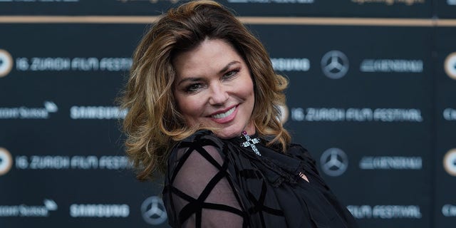 Shania Twain had to be air lifted to a hospital to receive medical care for COVID-19.