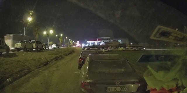 Dashcam video captured the moment a 6.4 magnitude earthquake hit Hatay, Turkey, knocking out electricity and shaking cars. 