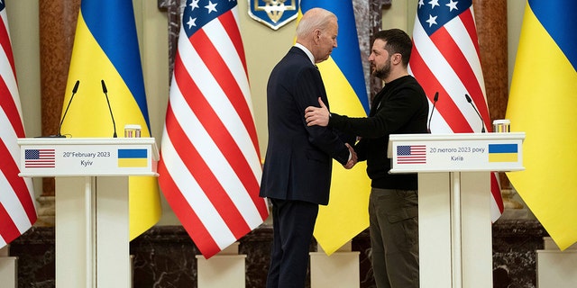 US President Joe Biden (L) speaks with Ukrainian President Volodymyr Zelenskyy (R) as they attend a joint press conference in Kyiv, on February 20, 2023. 